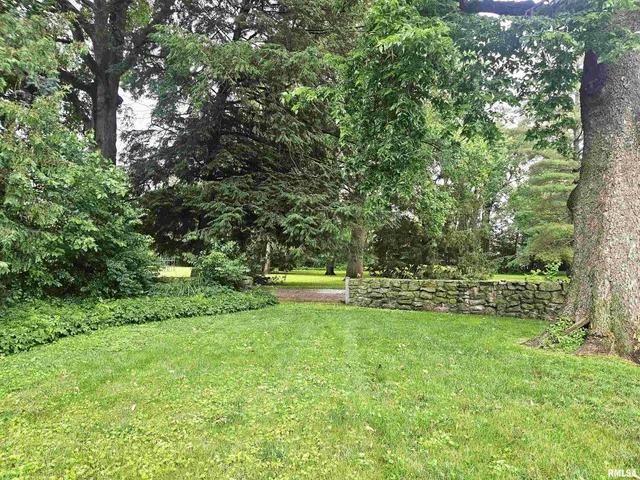 $375,000 | 237 Park Ln Drive, Galesburg, IL 61401