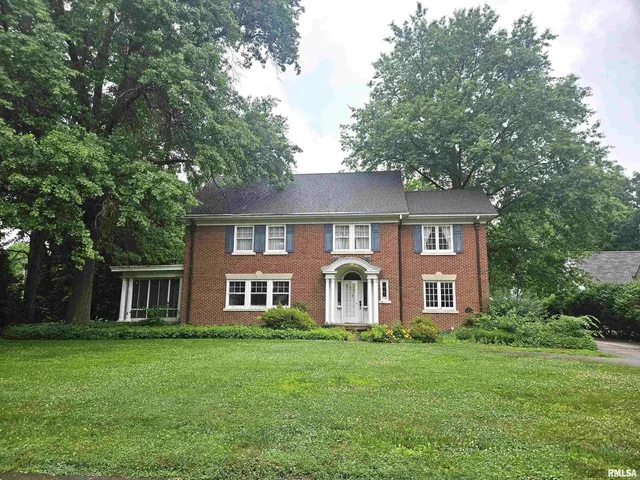 $375,000 | 237 Park Ln Drive, Galesburg, IL 61401