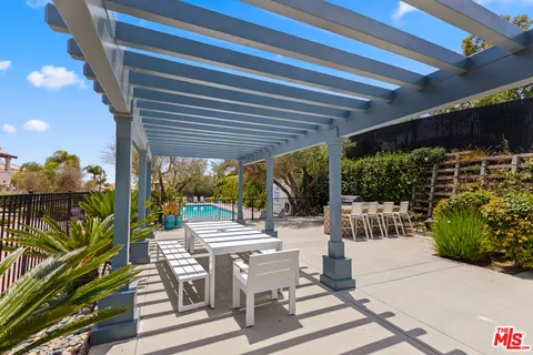 $1,699,999 | 6435 Zumirez Drive, Unit 14, Malibu, CA 90265