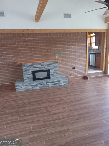 a view of empty room and window