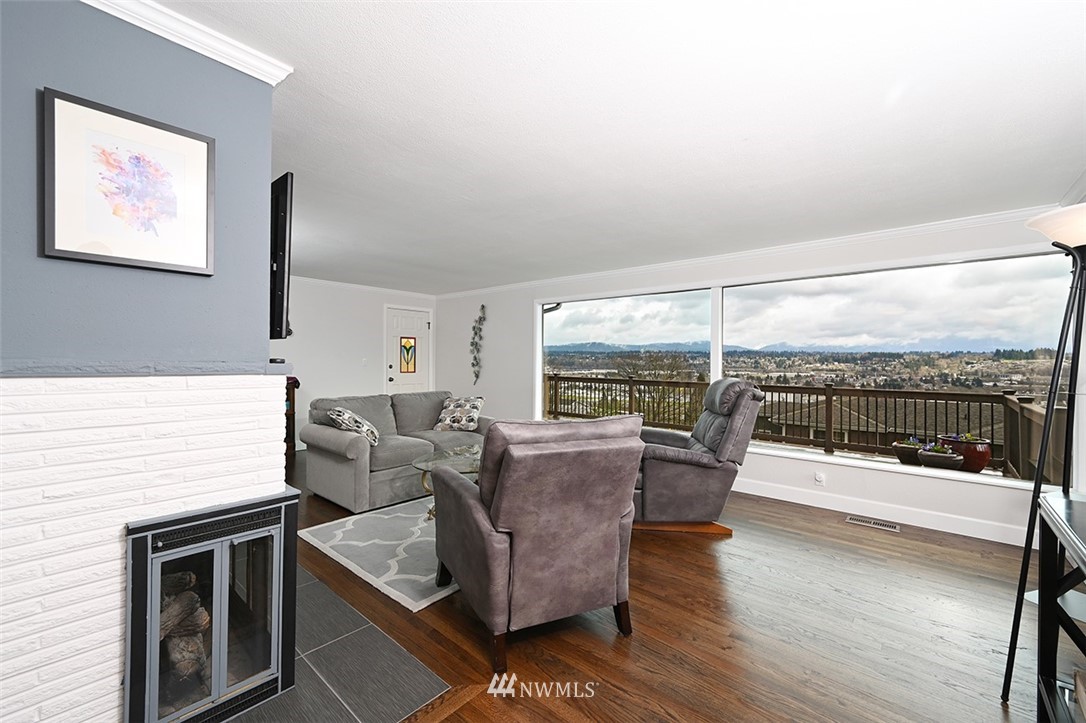 256 Stevens Avenue Northwest Renton, WA 98057 - Photo 6 of 33 Gallery Image 6