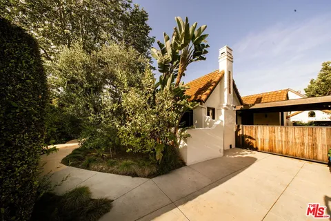 $2,595,000 | 238 North Gower Street, Los Angeles, CA 90004