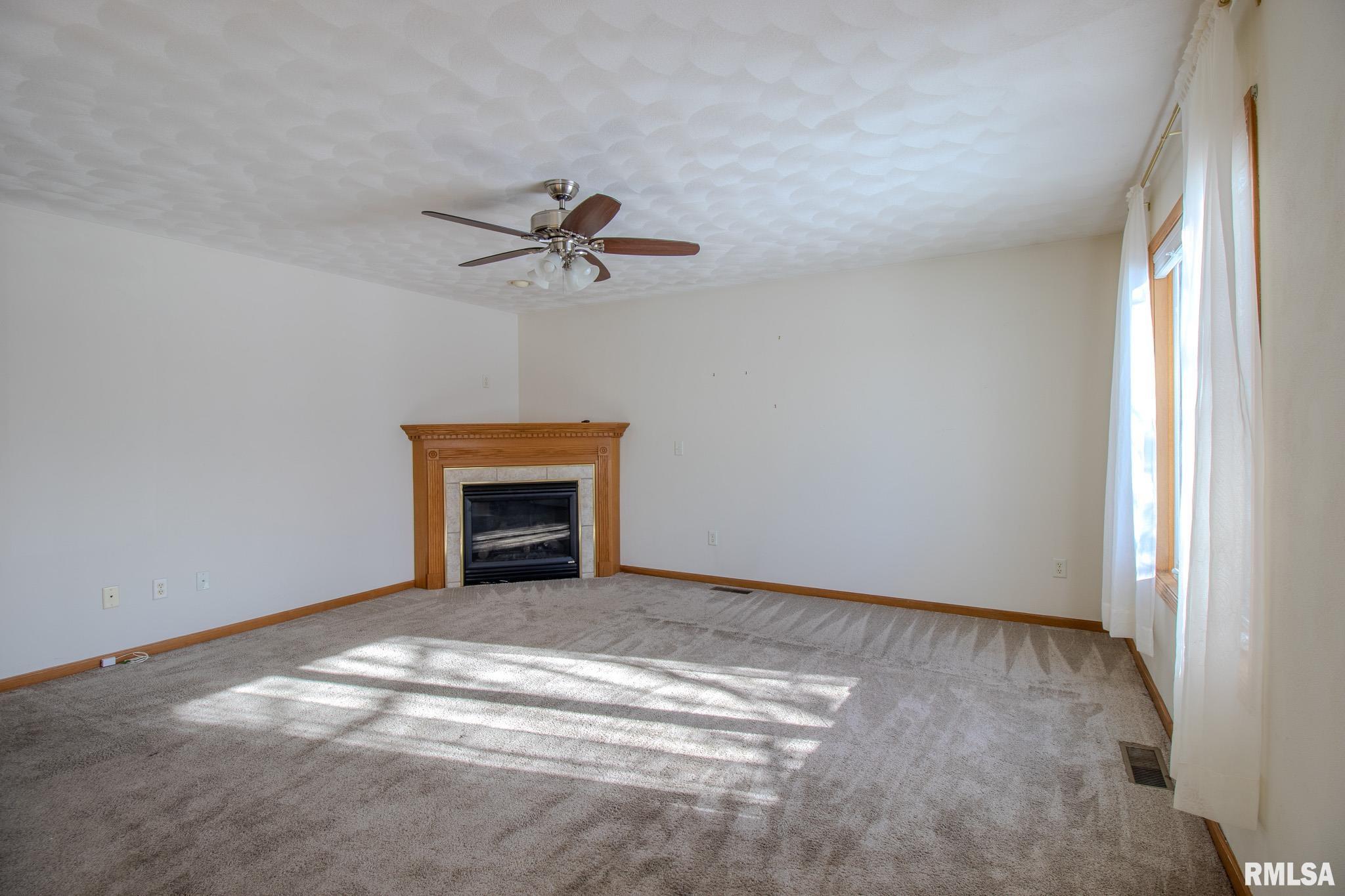 133 Easy Street Washington, IL 61571 - Photo 3 of 15 Gallery Image 3