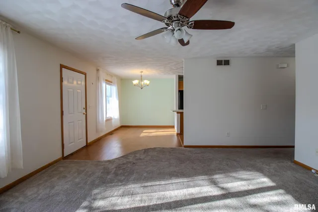 $185,000 | 133 Easy Street, Washington, IL 61571