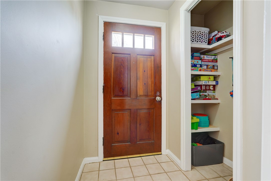 214 West Hickory Street East Rochester, NY 14445 - Photo 2 of 36