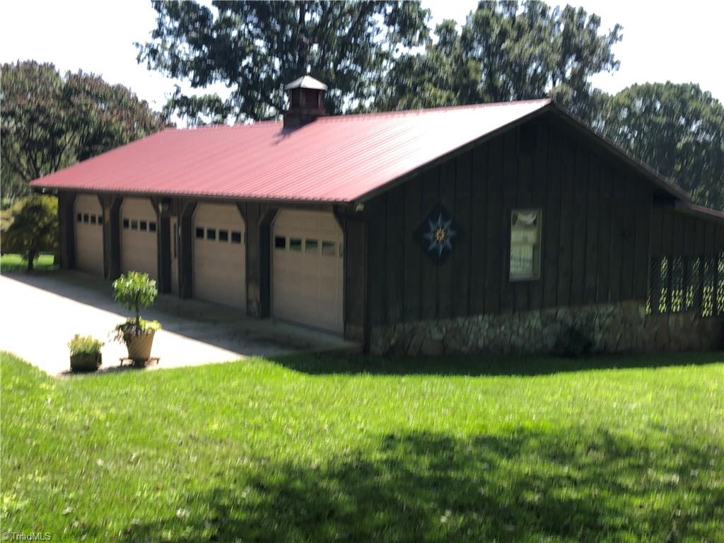 425 Towe Road Pilot Mountain, NC 27041 - Photo 13 of 29 Gallery Image 13