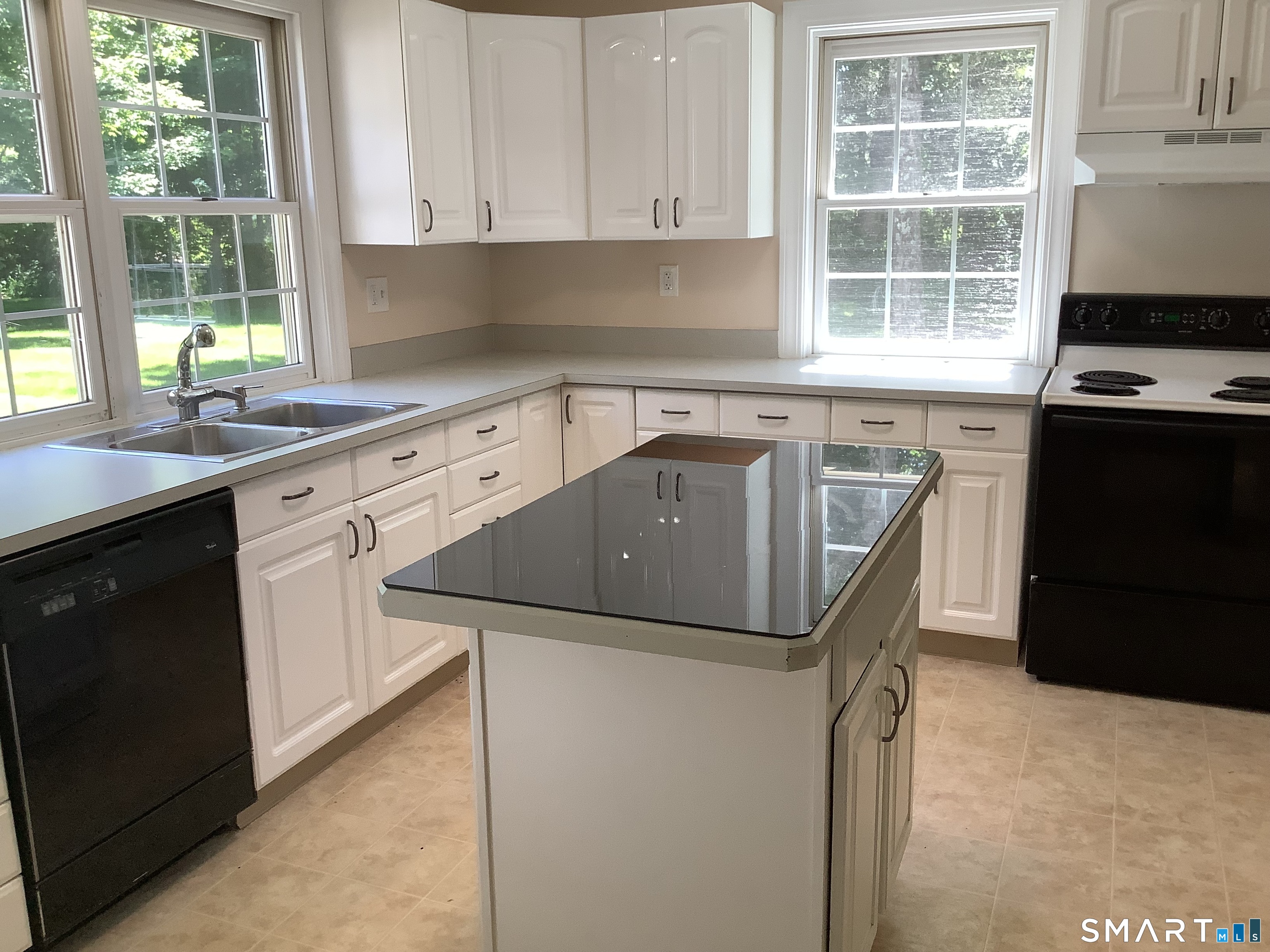 668 Huckleberry Hill Road Avon, CT 06001 - Photo 5 of 20