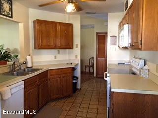 827 Ridge Lake Drive Melbourne, FL 32940 - Photo 4 of 23 kitchen1.jpg