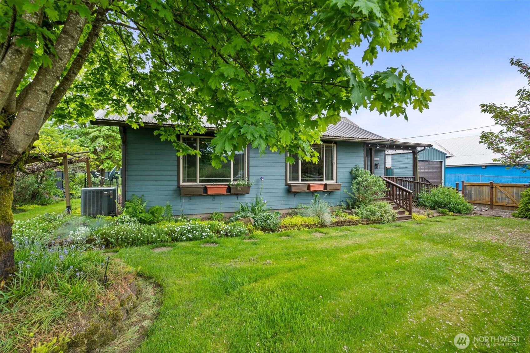 998 SR 6 Raymond, WA 98577 - Photo 1 of 38 a front view of a house with a yard