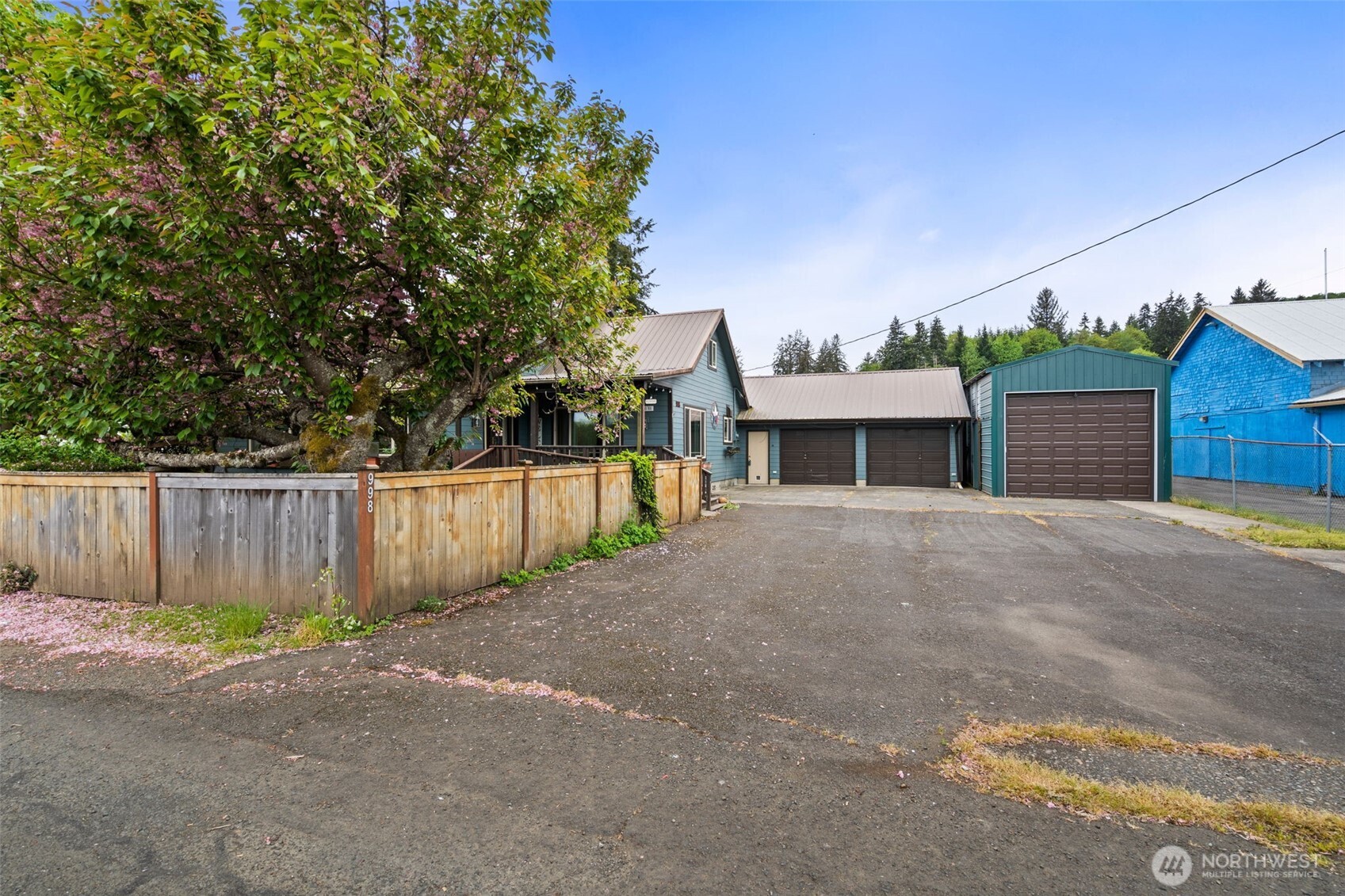 998 SR 6 Raymond, WA 98577 - Photo 5 of 38 a front view of a house with a fence