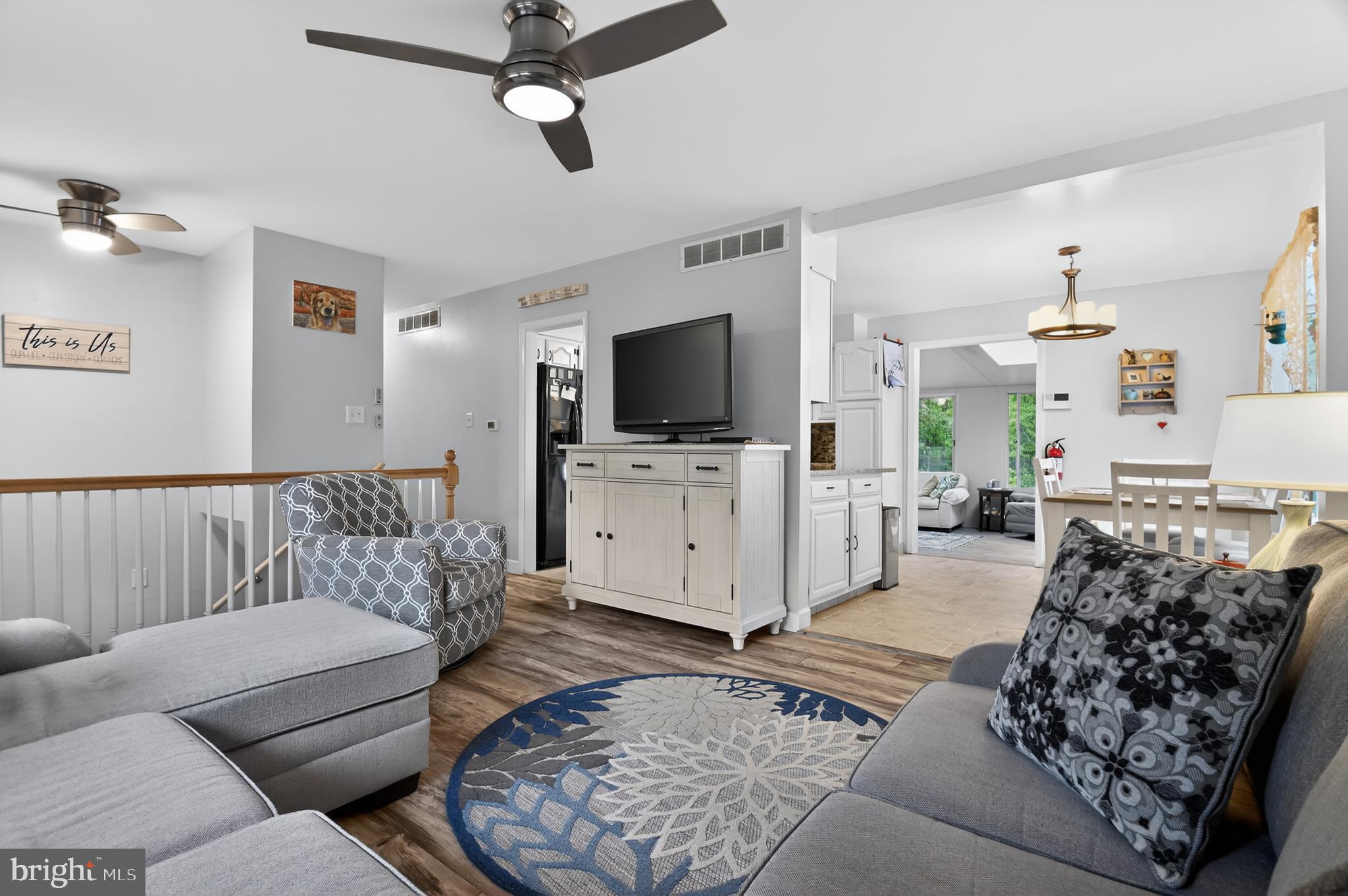 712 Tuckahoe Road Vineland, NJ 08360 - Photo 12 of 33 Living Room