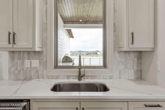 $547,500 | 403 Last Quarter Drive, Youngsville, LA 70592