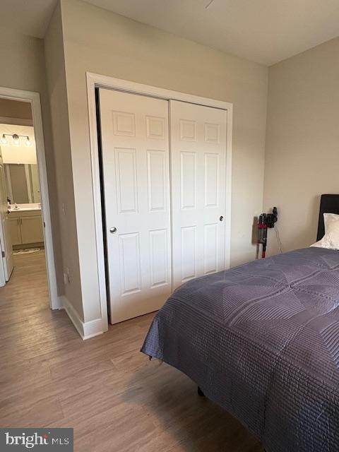 30609 Cedar Neck Road, Unit 3109 Ocean View, DE 19970 - Photo 28 of 44 a bedroom with a bed and a mirror