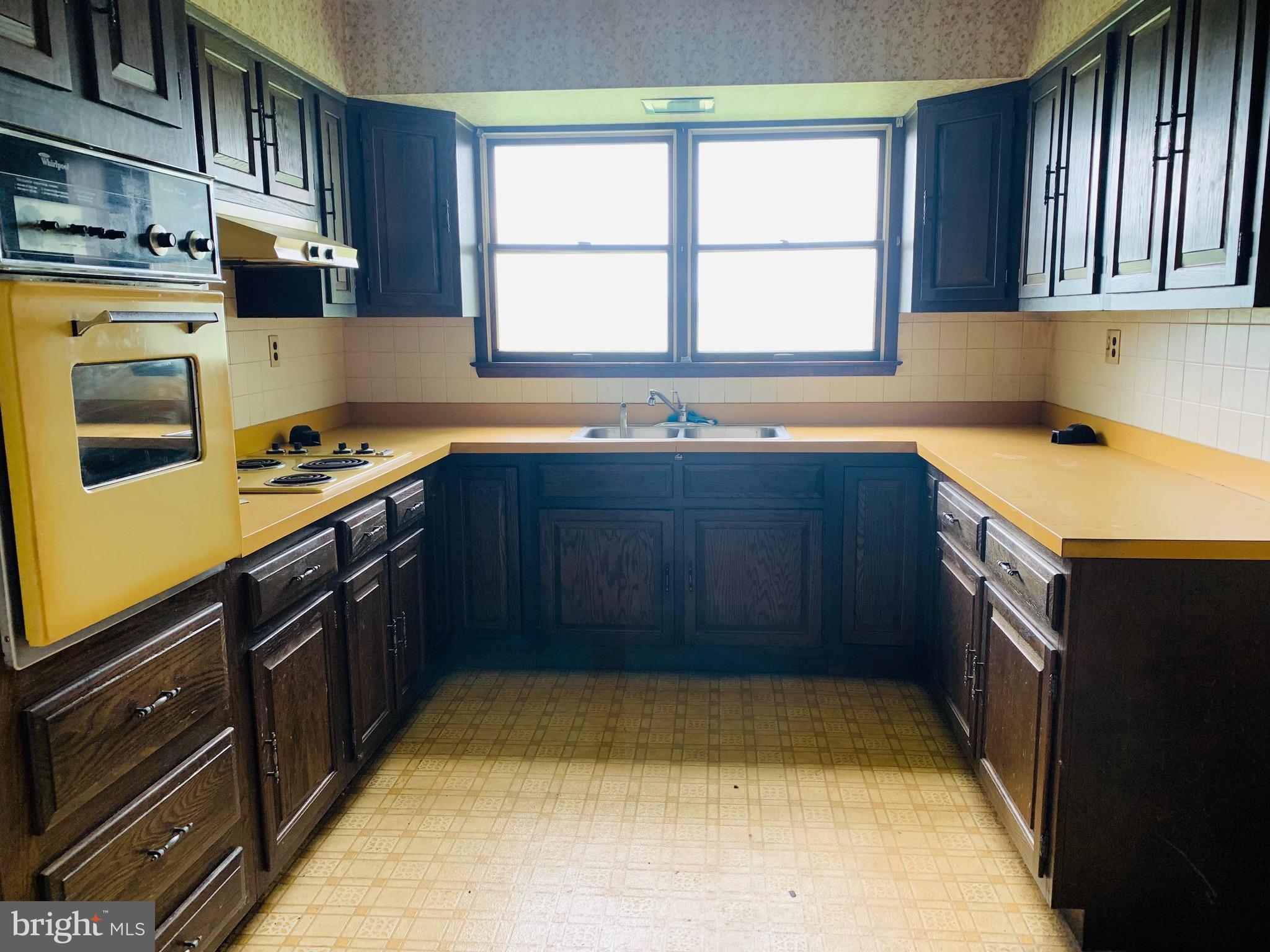 1553 Governor Bridge Road Davidsonville, MD 21035 - Photo 12 of 26 Kitchen