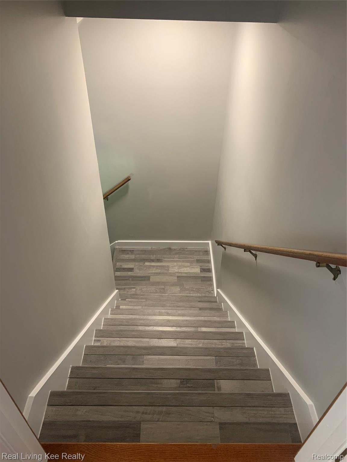 2346 Noble Road Oxford, MI 48370 - Photo 25 of 31 New flooring leading to the walk out basement