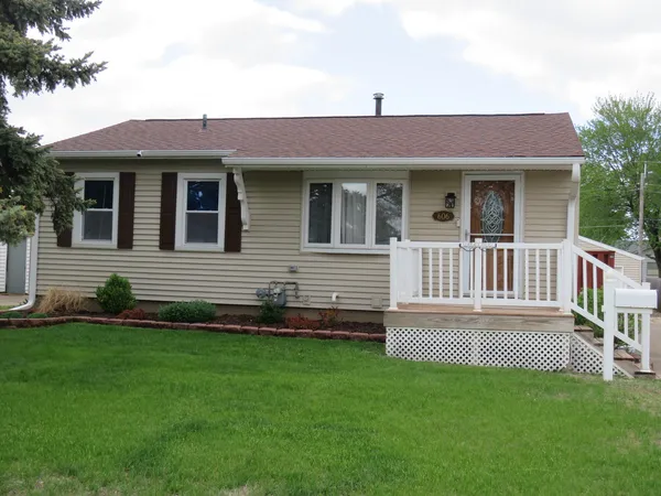 $229,000 | 606 14th Place, Camanche, IA 52730