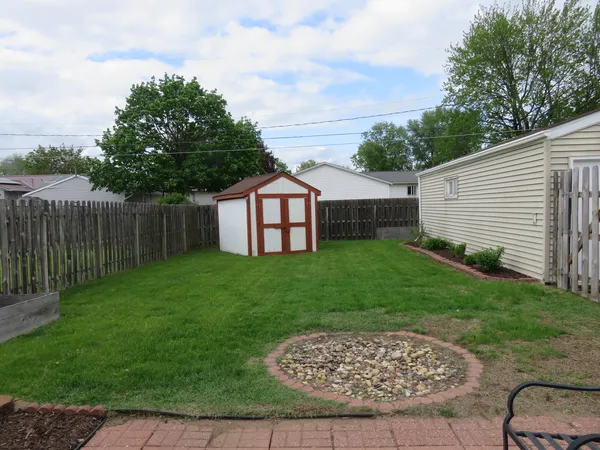$229,000 | 606 14th Place, Camanche, IA 52730
