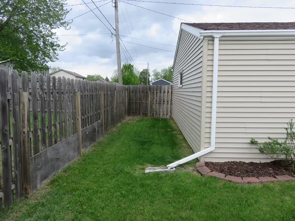 $229,000 | 606 14th Place, Camanche, IA 52730