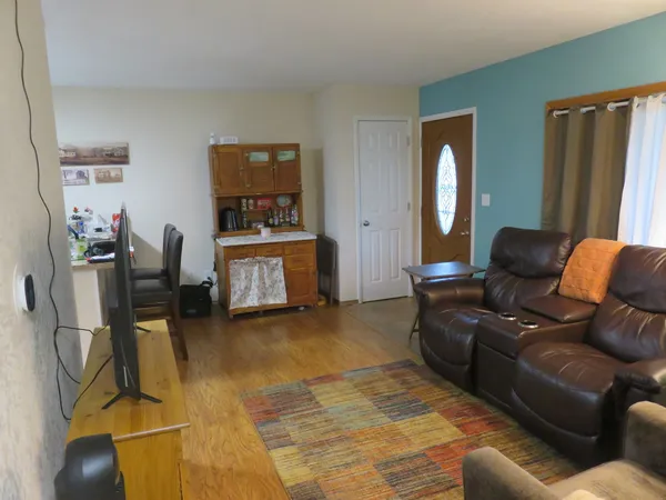 $229,000 | 606 14th Place, Camanche, IA 52730