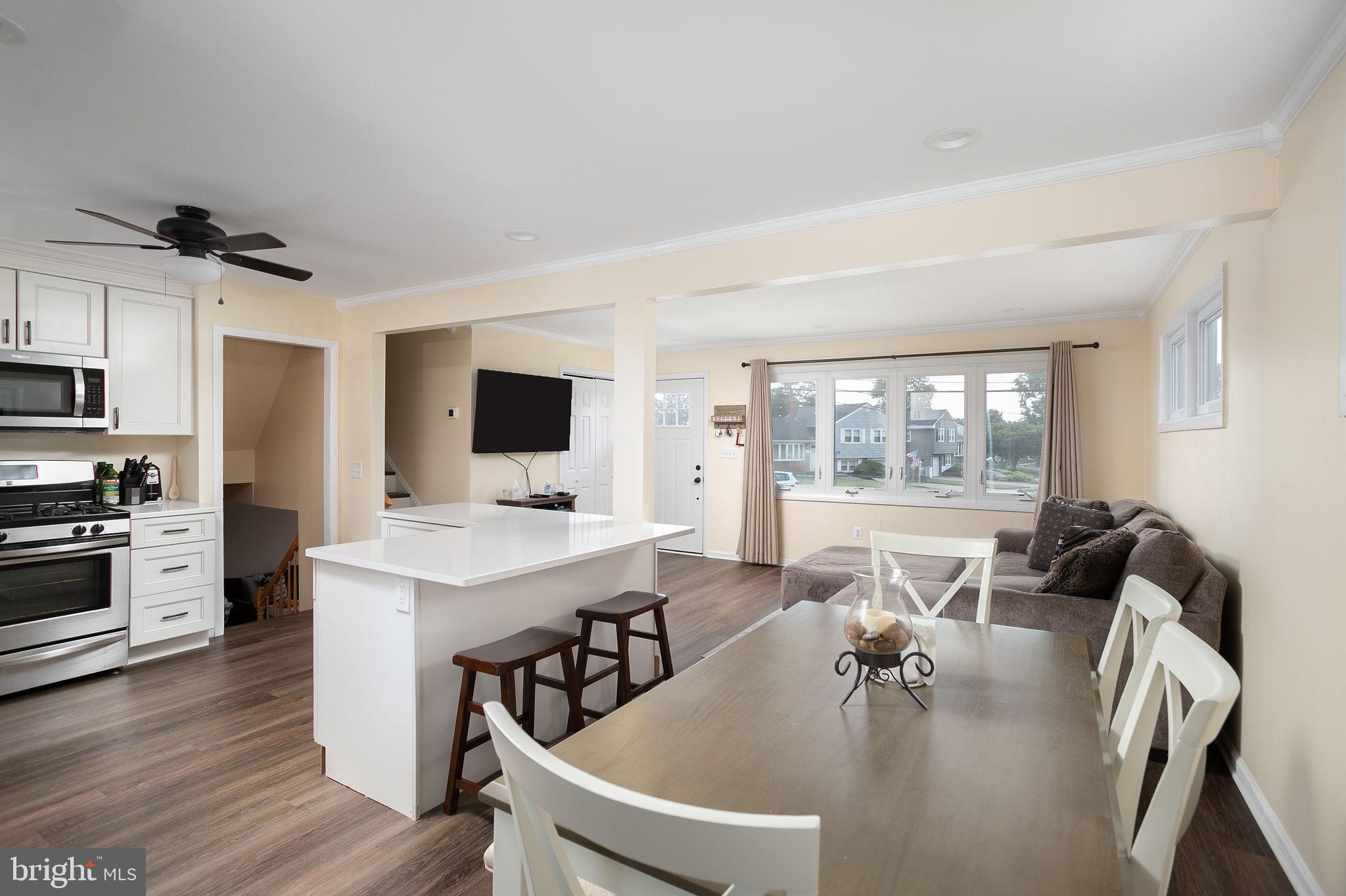 Dining Area ties into living room