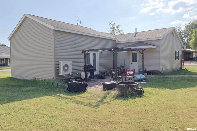 $150,000 | 290 West 3rd Street, Bonnie, IL 62816