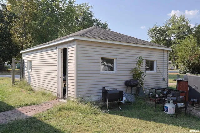 $150,000 | 290 West 3rd Street, Bonnie, IL 62816