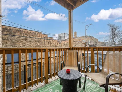 $325,000 | 1215 West Rosemont Avenue, Unit 1, Chicago, IL 60660