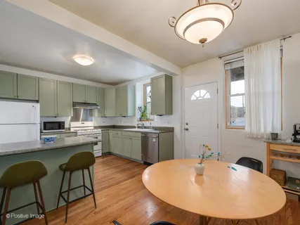 $325,000 | 1215 West Rosemont Avenue, Unit 1, Chicago, IL 60660