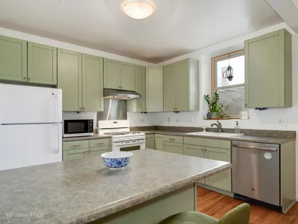 $325,000 | 1215 West Rosemont Avenue, Unit 1, Chicago, IL 60660