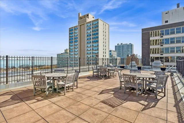 $224,500 | 3033 North Sheridan Road, Unit 1608, Chicago, IL 60657