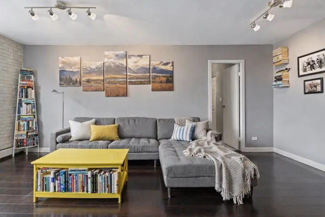 $224,500 | 3033 North Sheridan Road, Unit 1608, Chicago, IL 60657