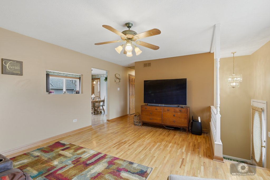 904 Cove Avenue Lockport, IL 60441 - Photo 4 of 28