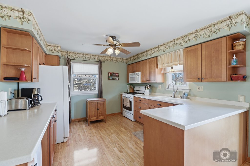 904 Cove Avenue Lockport, IL 60441 - Photo 6 of 28