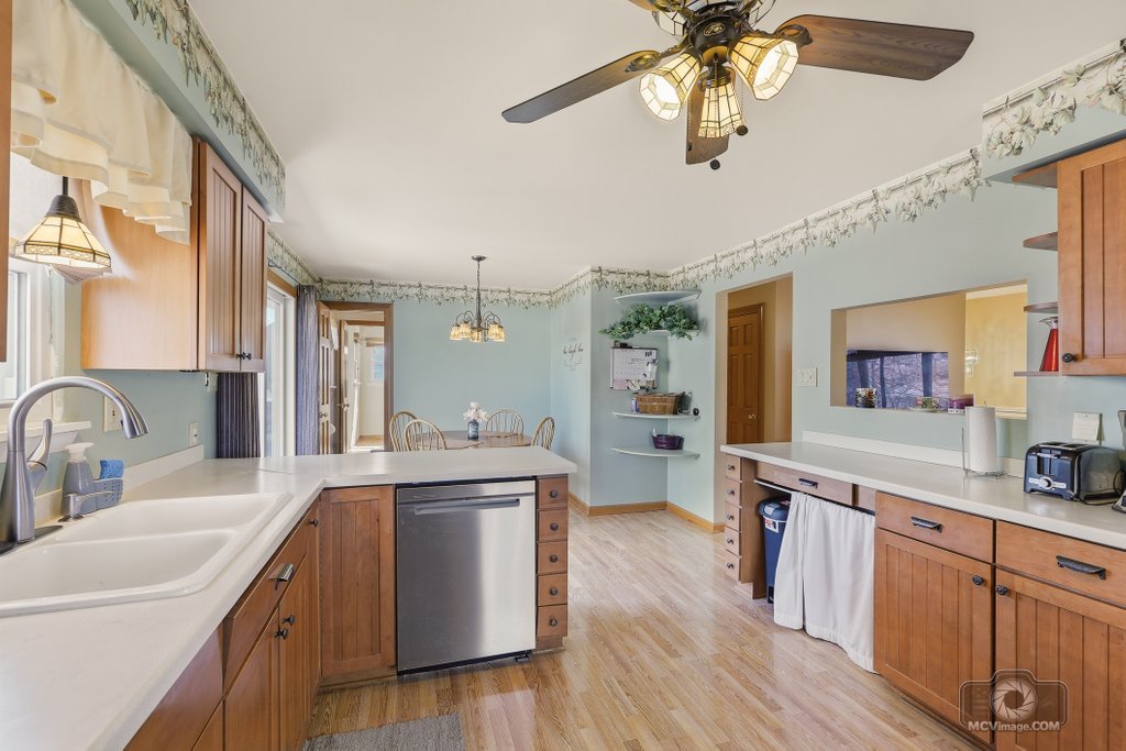 904 Cove Avenue Lockport, IL 60441 - Photo 7 of 28
