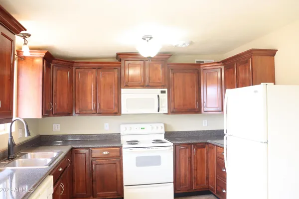 $1,400 | 5122 Leonardo Di Vinci, Sierra Vista, AZ 85635