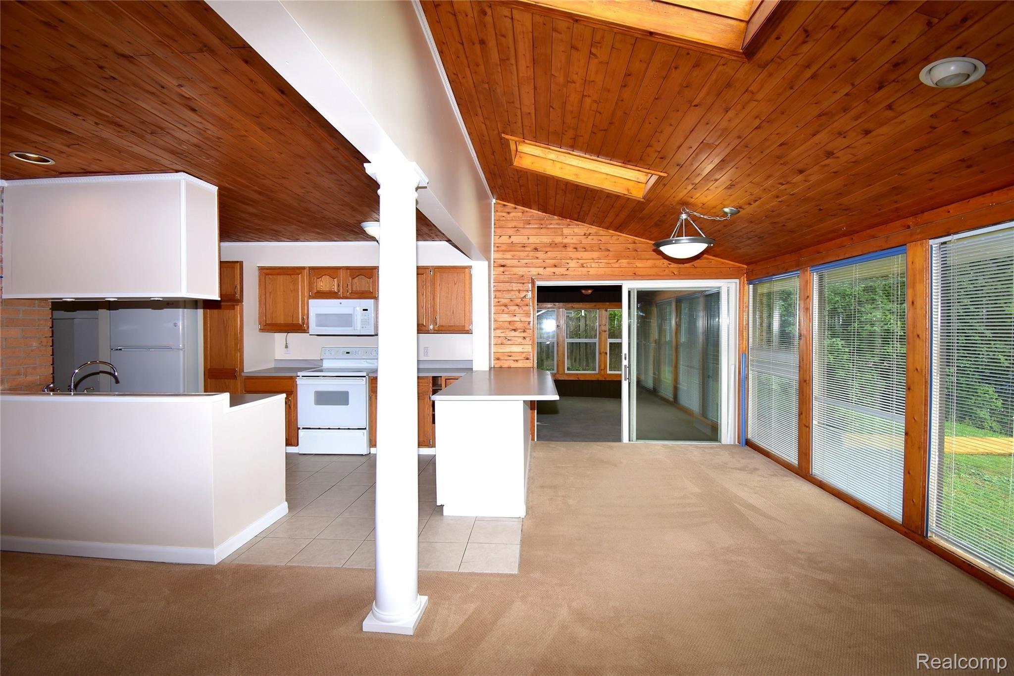 1826 Darwin Road Pinckney, MI 48169 - Photo 9 of 25 7 KITCHEN AND DINING AREA.JPG