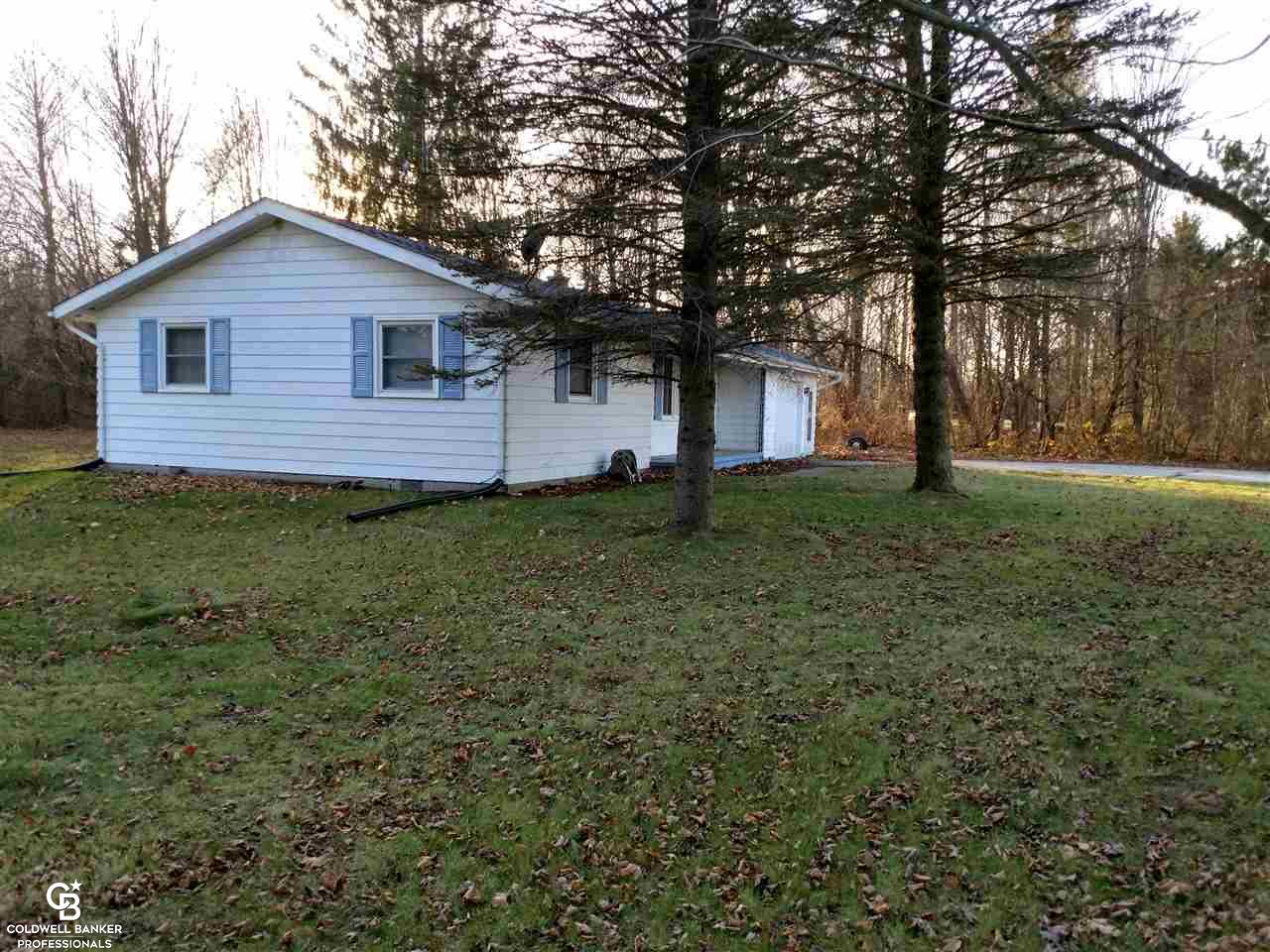 4815 Jeddo Road Fort Gratiot, MI 48059 - Photo 19 of 20 This is a view of the side of the home.