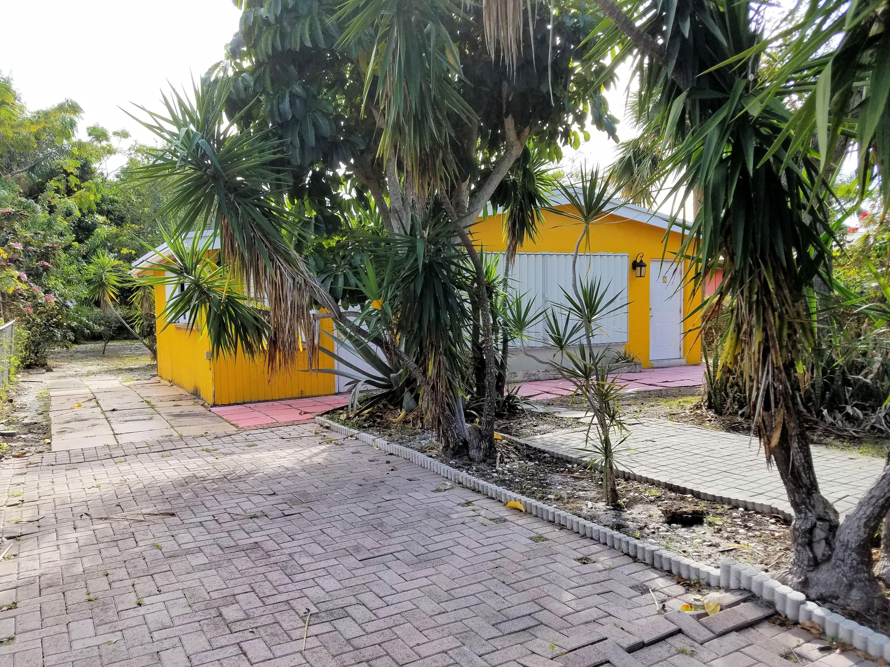 380 Lancaster Street Boca Raton, FL 33487 - Photo 2 of 20 20190121_142737