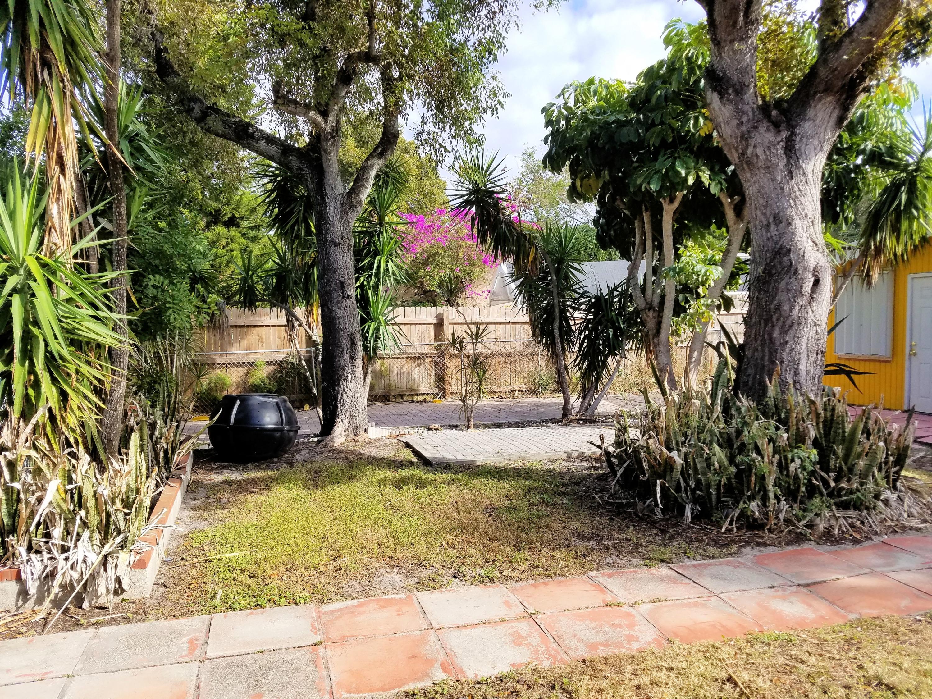 380 Lancaster Street Boca Raton, FL 33487 - Photo 4 of 20 20190121_142650