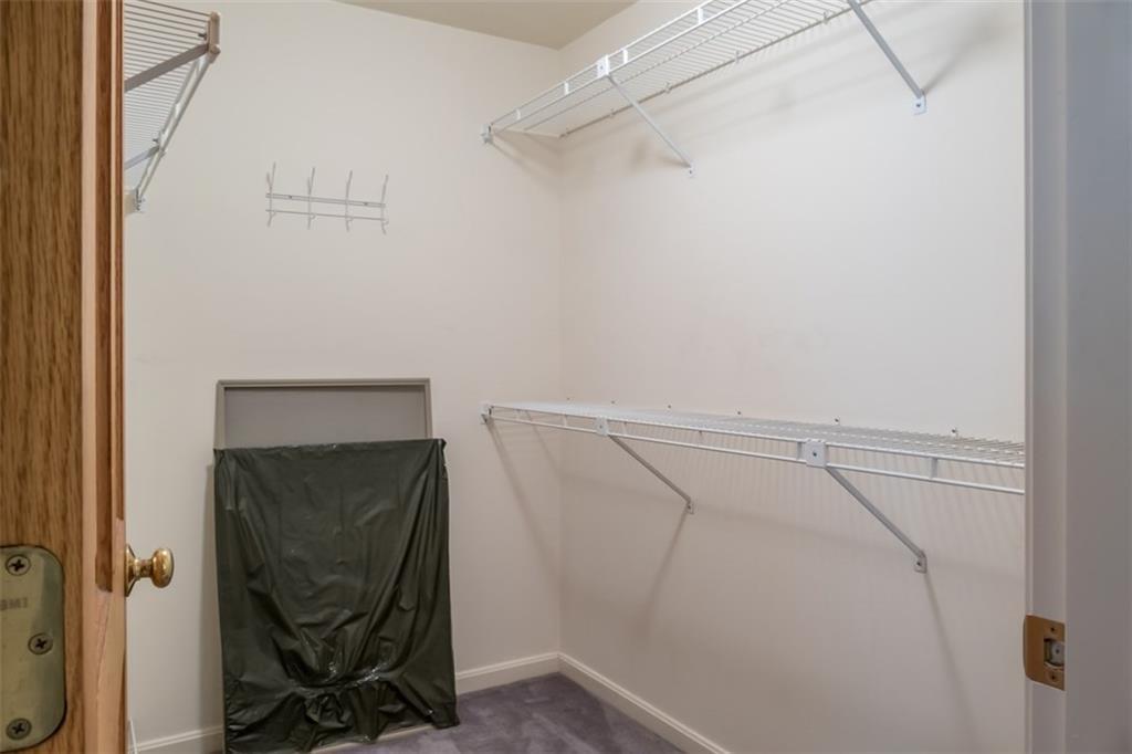 27 Birch Meadow Road, Unit M2 Brunswick, ME 04011 - Photo 16 of 35 Tons of space in this walk-in closet!