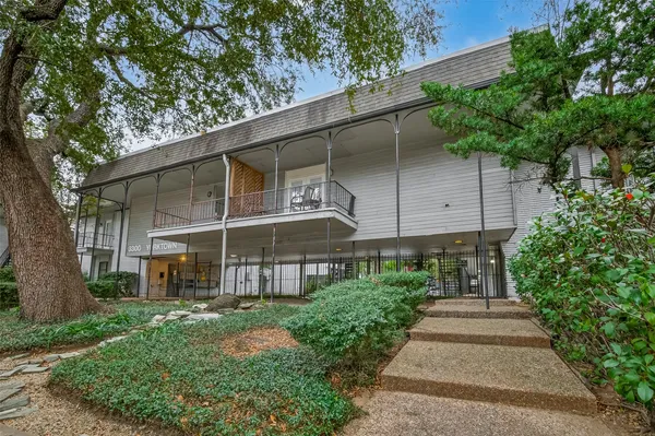 $1,800 | 3300 Yorktown Street, Unit 15, Houston, TX 77056