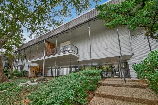 $1,800 | 3300 Yorktown Street, Unit 15, Houston, TX 77056