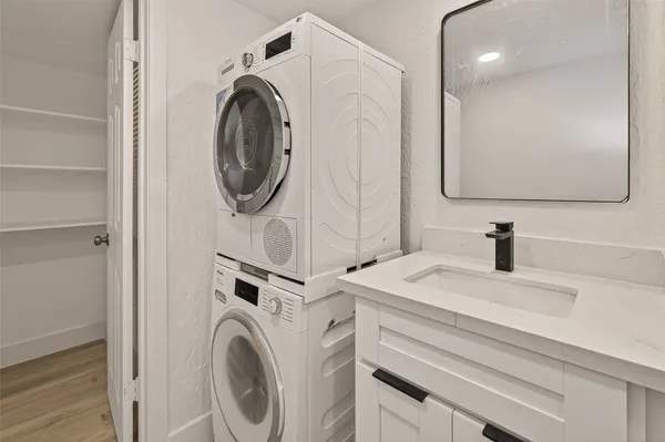 $1,800 | 3300 Yorktown Street, Unit 15, Houston, TX 77056