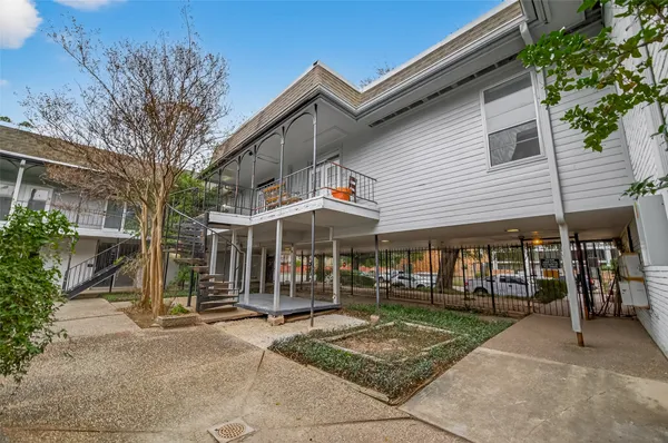 $1,800 | 3300 Yorktown Street, Unit 15, Houston, TX 77056