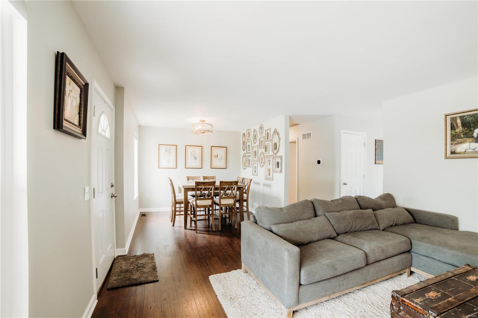 921 Parma Drive Ballwin, MO 63021 - Photo 3 of 17