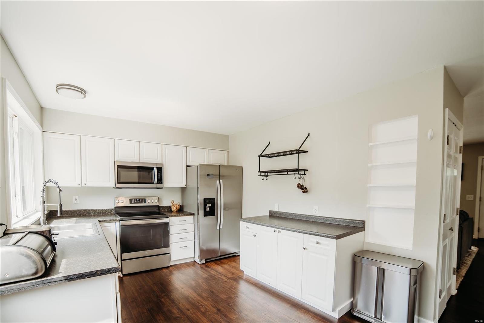 921 Parma Drive Ballwin, MO 63021 - Photo 4 of 17