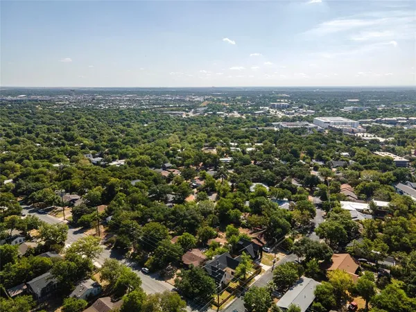 $699,000 | 1704 East 32nd Street, Unit B, Austin, TX 78722