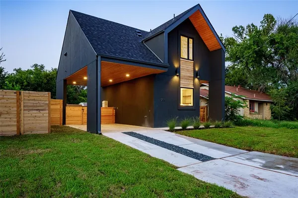 $699,000 | 1704 East 32nd Street, Unit B, Austin, TX 78722