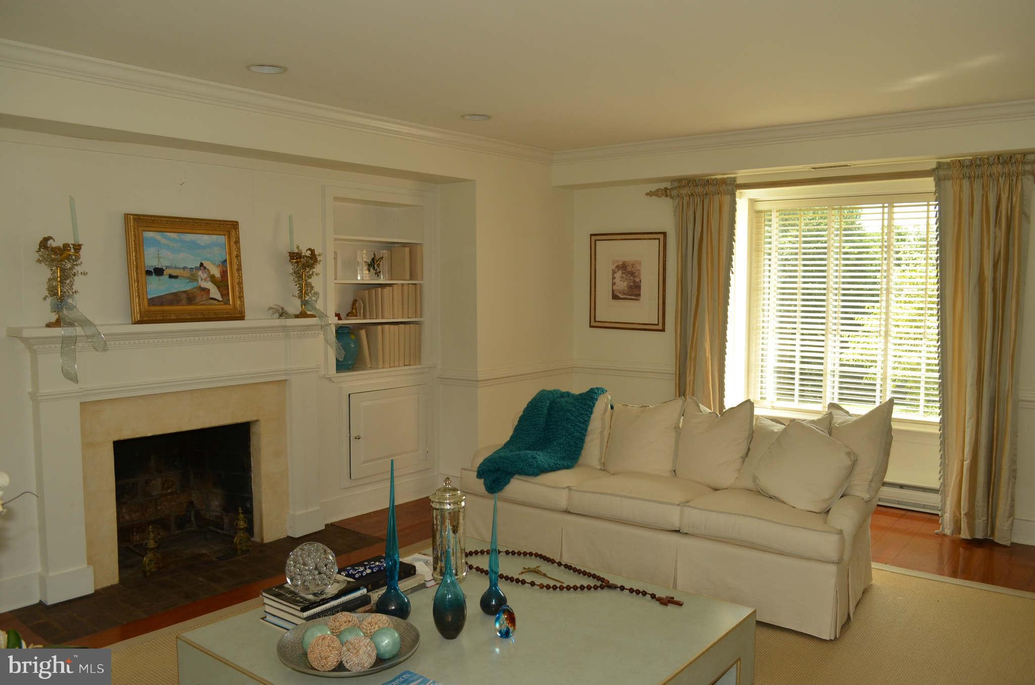 2494 Mullinix Mill Road Mount Airy, MD 21771 - Photo 5 of 30 Living Room