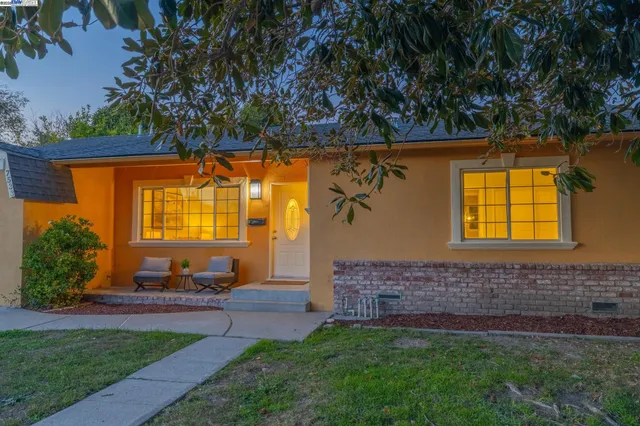 a view of house with backyard and garden